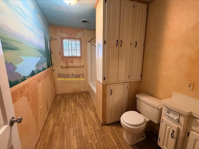 Building Photo - 512 N 5th St