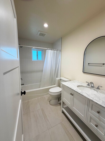 Bathroom 2 - 19334 Topham St