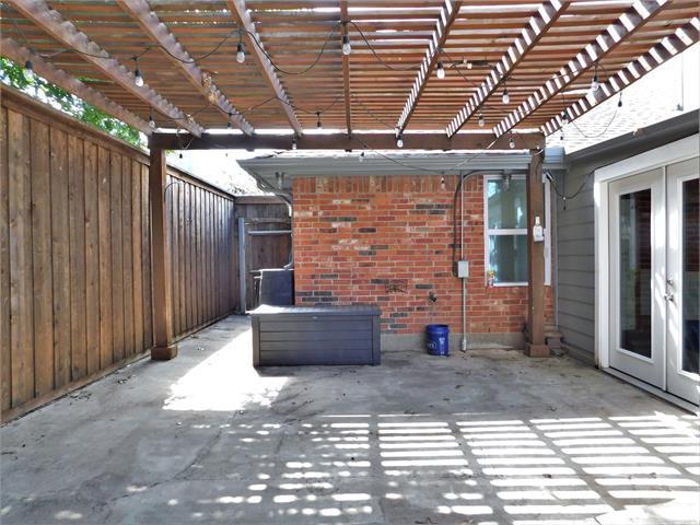 Building Photo - 2001 Oak Tree Dr