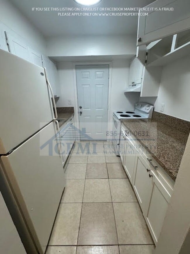 Interior Photo - Lakeview Apartments - 5911 SW 41 St