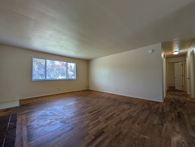 Building Photo - Ranch Style 3-Bedroom, 1-Bath Home In East Eugene!