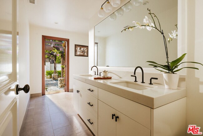 Building Photo - 29660 Harvester Rd