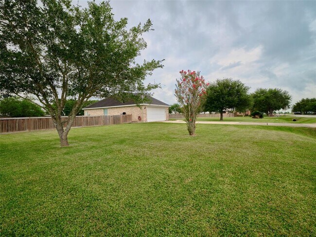 Building Photo - 10611 Alex Dr