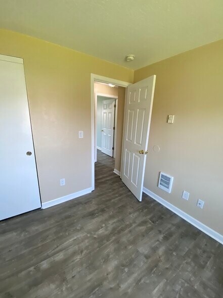 Building Photo - 15807 NE 86th Cir