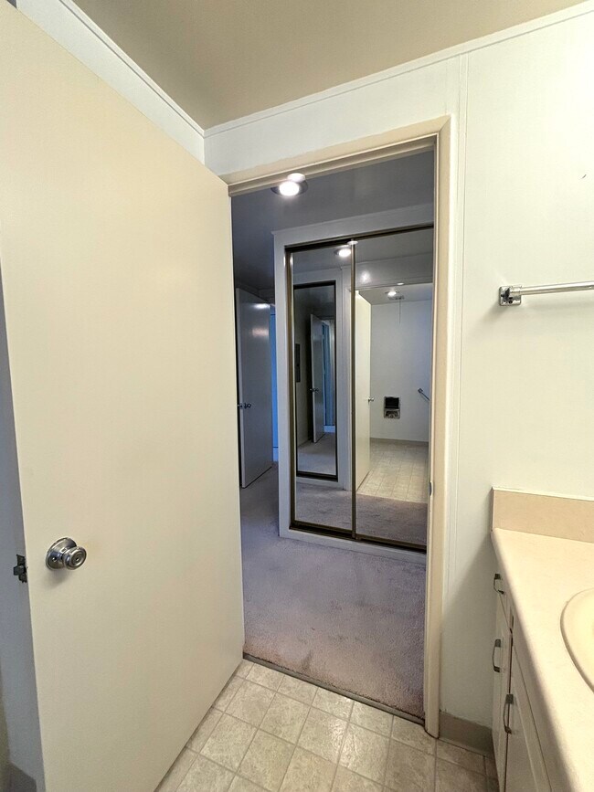 Building Photo - 361 Avenida Castilla