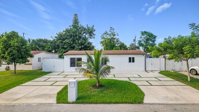 Building Photo - 6135 NW 24th Ct
