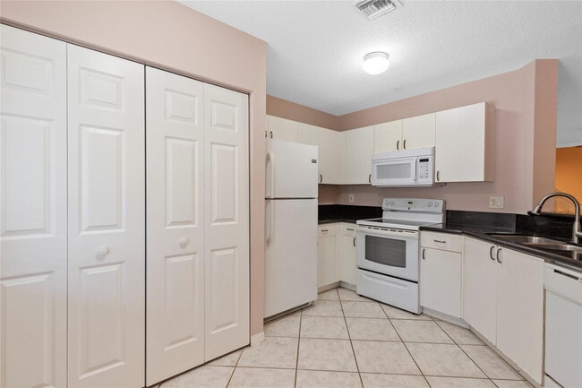 Building Photo - 1186 SW 44th Ave