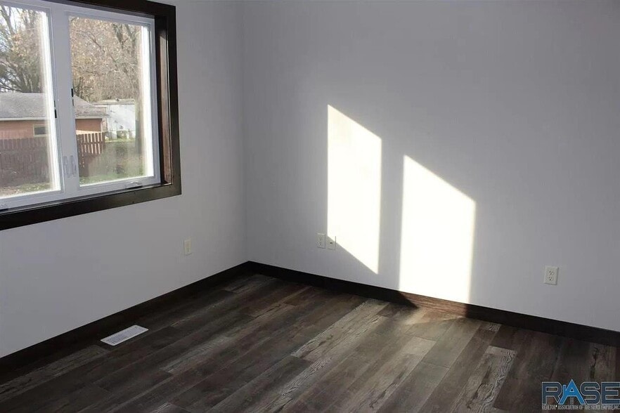 Building Photo - 1115 N Union Ave