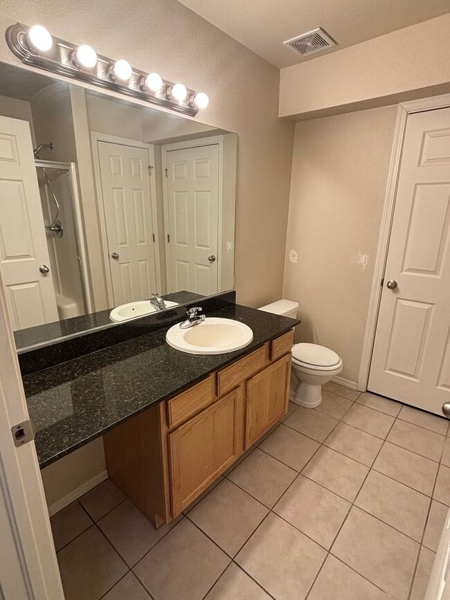 Building Photo - 4 Bedroom, 2.5 Bath Townhome in Greeley