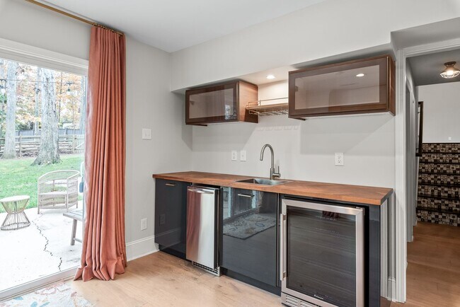 Building Photo - 3800 Terrebonne Ct