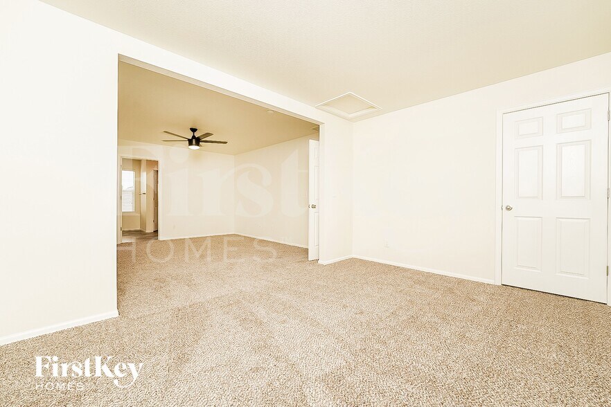 Building Photo - 816 Draw St