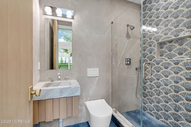 Building Photo - 19 Clarence Ave