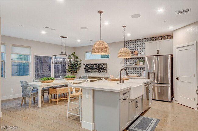 Building Photo - 3209 Vittoria Ave