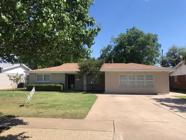Building Photo - Beautiful updated home