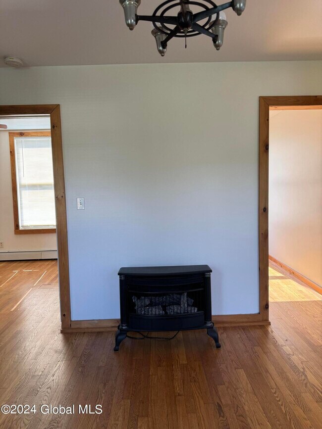 Building Photo - 5 Ferris St