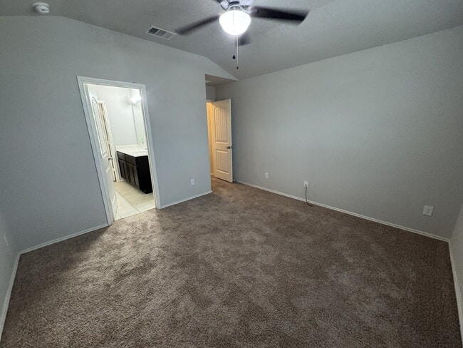 Building Photo - Three bed two bath two car garage in Cotto...