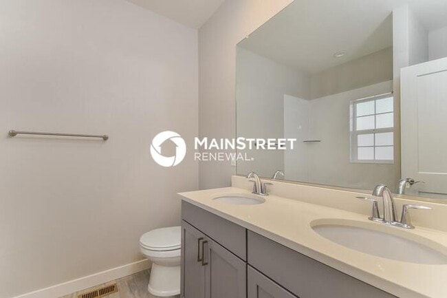 Building Photo - 4 Bedroom Pet-Friendly Home in Colorado Sp...