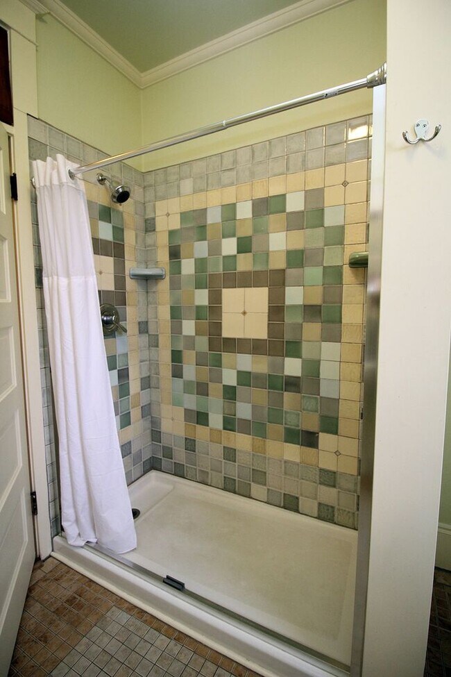 Building Photo - 4033 SE Hawthorne Blvd