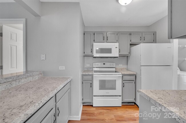 Building Photo - 3142 Driftwood Dr