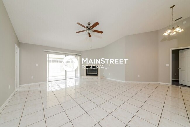 Building Photo - 4 Bedroom Pet-Friendly Home in Brandon, FL with Main Street Renewal