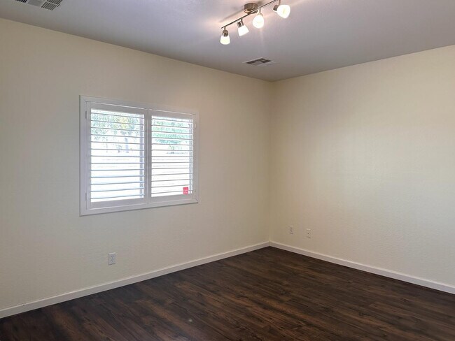 Building Photo - 11642 W Mountain View Dr