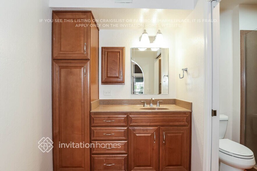 Building Photo - 2234 E Florian Ave