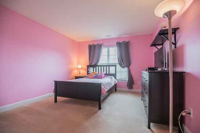 Building Photo - 216 Westbrook Dr