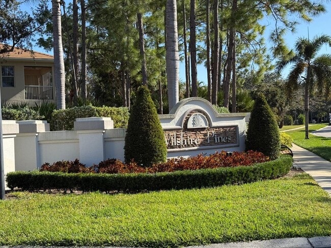 Building Photo - 2 Bed + Flex, 2 Bath Fully Furnished Annual Rental