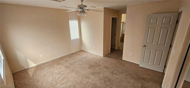 Building Photo - 11043 African Sunset St