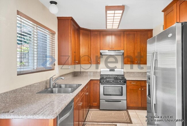 Building Photo - 7552 Corbin Ave