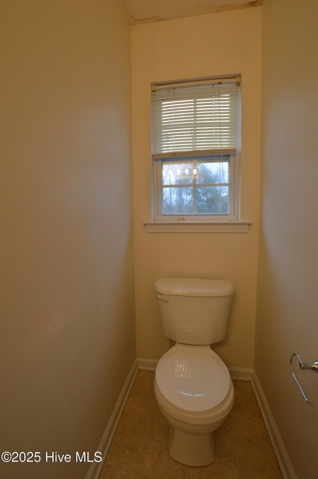 Building Photo - 805 Huff Dr