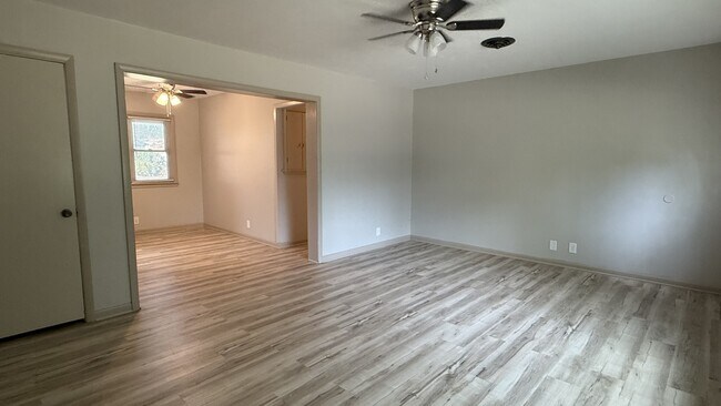 Building Photo - 702 Smith Ave