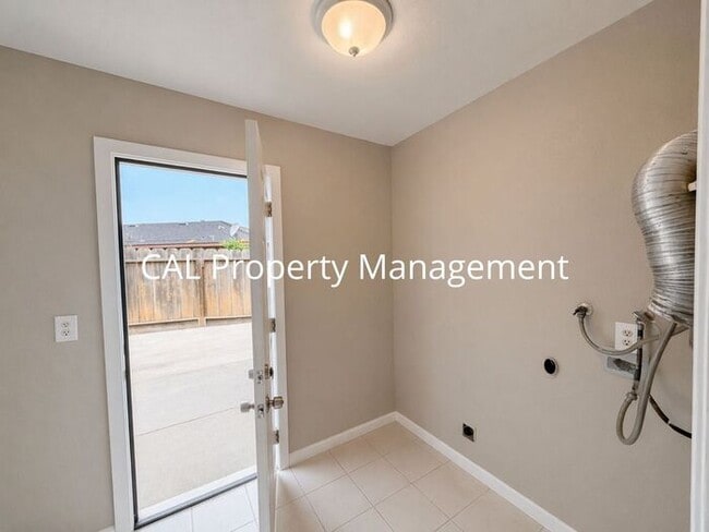 Building Photo - Spacious 4-Bedroom Home with 2-Car Garage & Backyard Oasis