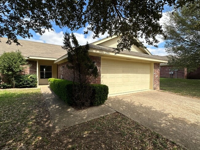 Building Photo - Duplex *LEASING SPECIAL AVAILABLE*