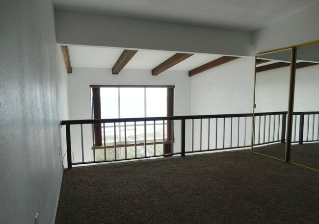 Building Photo - 5050 Ocean Beach Blvd