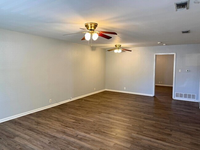 Building Photo - 3208 Kenesaw Ave