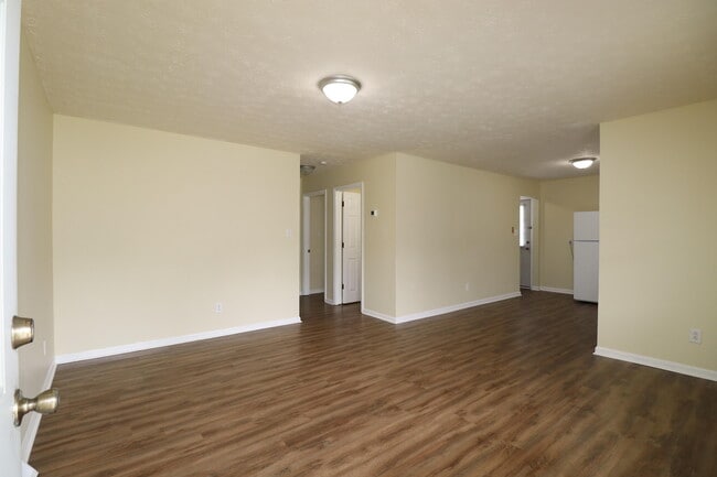 Building Photo - 319 Edgewood Dr