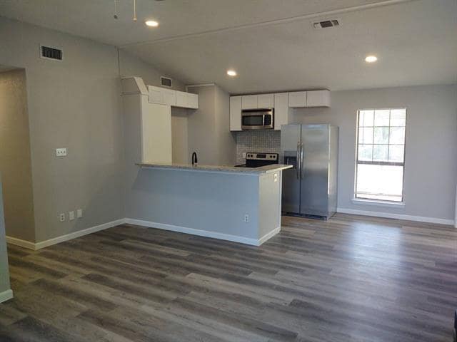 Building Photo - 600 Benedict Ln