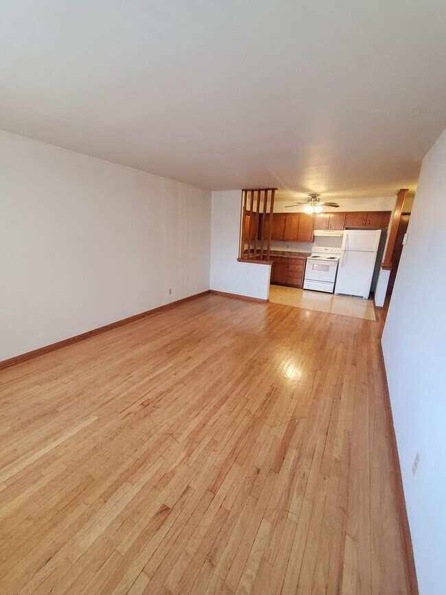 Interior Photo - 1920 Lathrop Ave. (16 Unit)