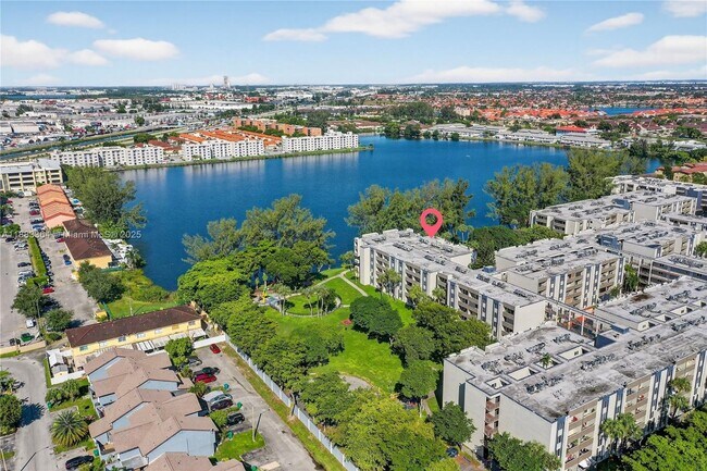 Building Photo - 10000 NW 80th Ct