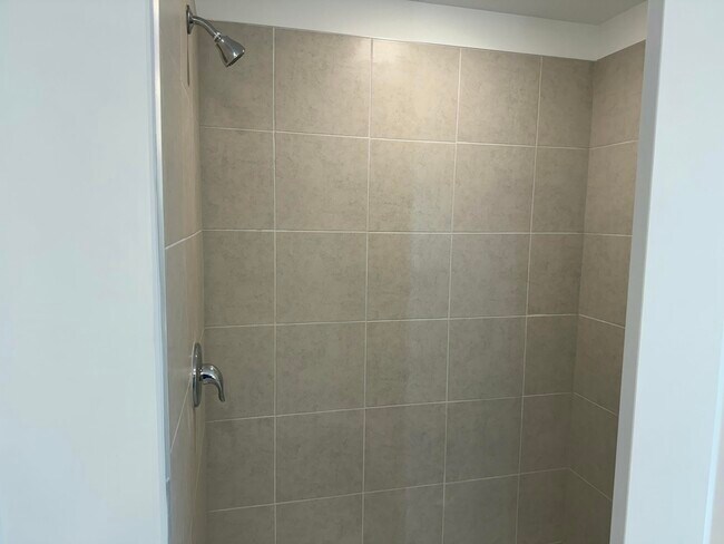 Building Photo - 10445 NW Suncrest Lp