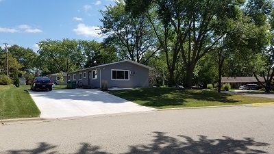 Driveway to unit (shared) - 4904 Farwell St