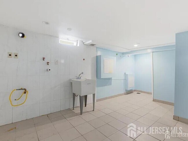 Building Photo - 25 Langley Pl