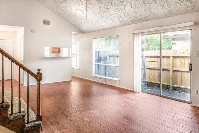 Building Photo - 10025 Rosbrook Dr