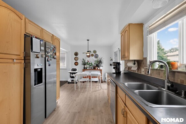 Building Photo - 1225 Whittier Dr