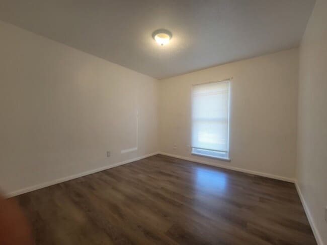 Building Photo - 3 BEDROOM IN MESQUITE****