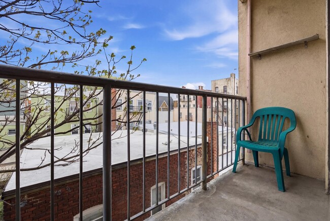 Building Photo - 318 38th St