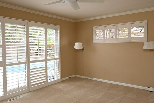 Building Photo - Prime Willow Glen, Just In Time for the Ho...