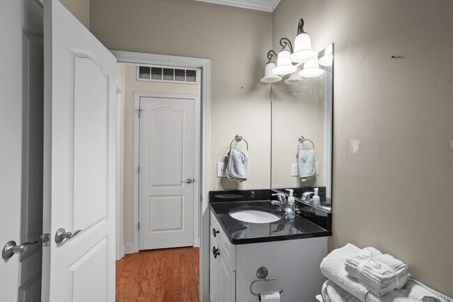 Building Photo - Plainsview Condo | 2 Bed 2 Bath