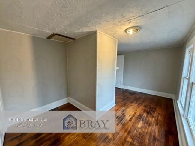 Building Photo - Charming Renovated 1935 Historic Home with Fenced Yard in Central Kingsport